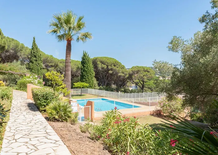 Joli Mazet Clim Vue St Tropez 别墅